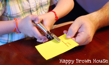 Using hole punches to develop fine motor skills @happybrownhouse www.happybrownhouse.com