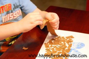 Does your child need to work on fine motor skills? This Ultimate Guide to Developing Fine Motor Skills provides tons of tips and tricks for teachers and parents to help develop fine motor skills in kids.