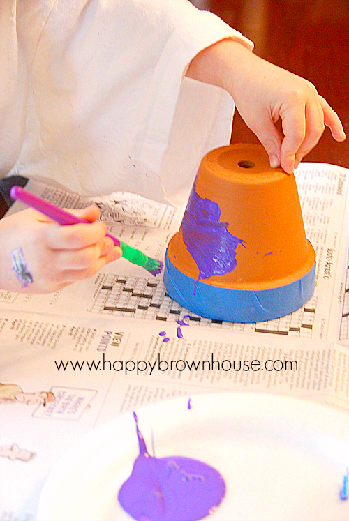 Painting flower pots is a fun family activity to make for the front porch or to give as kid-made gifts