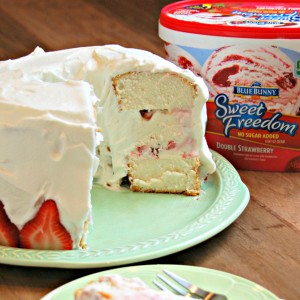 Strawberry Shortcake Ice Cream Cake #SunsOutSpoonsOut #CollectiveBias #Ad