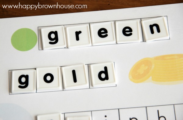 This St. Patrick's Day Letter Tile Spelling Mat is perfect for introducing theme vocabulary words and working on letter recognition and matching. There are three versions available in this free printable.