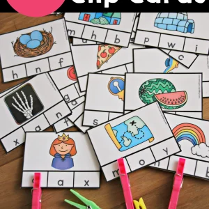 These free printable Alphabet Beginning Sounds Clip cards are perfect for preschoolers and kindergarten kids to practice identifying beginning sounds of words. Place these clip cards in a busy bag for a quick quiet learning activity.