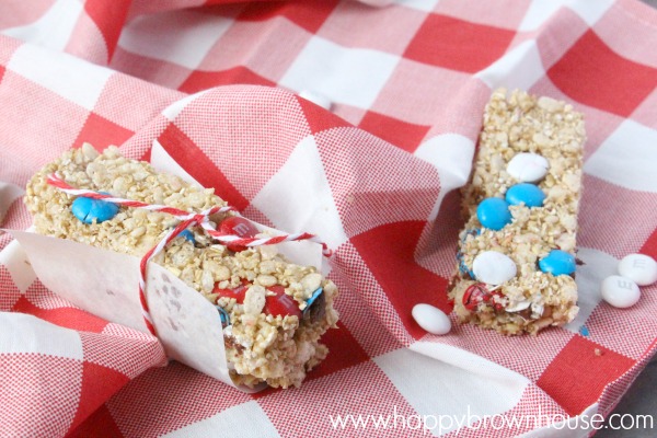 These Patriotic Granola Bars are the perfect treat for Memorial Day or the Fourth of July. Kids will love this easy treat and they'll be the hit of the barbecue. This is a perfect treat for kids to help with for your special celebration.