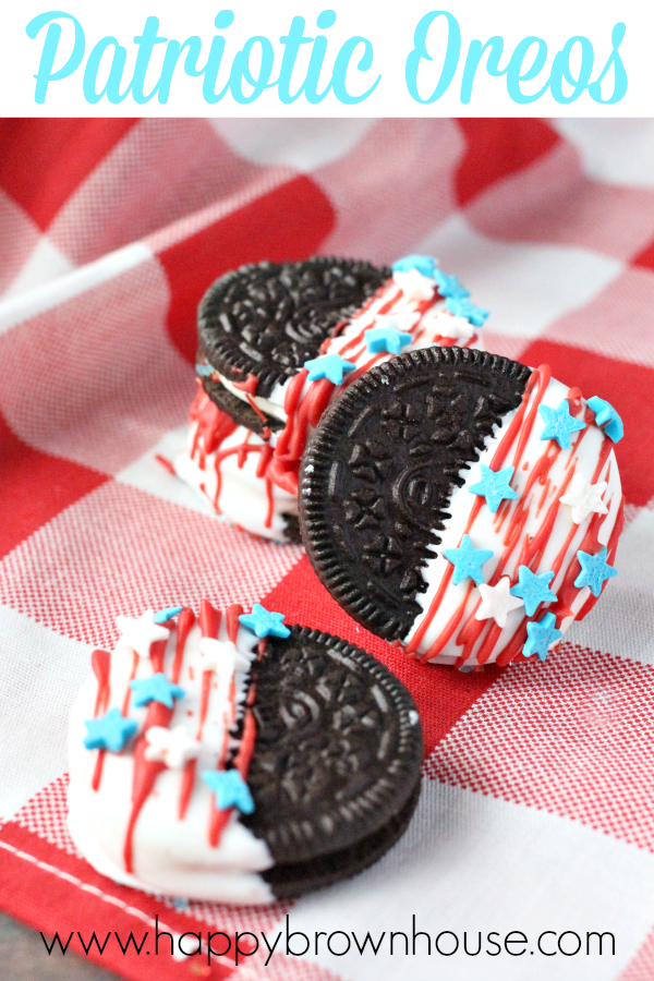 These Patriotic Oreos are the perfect quick and easy dessert for a Memorial Day or Fourth of July Barbecue.