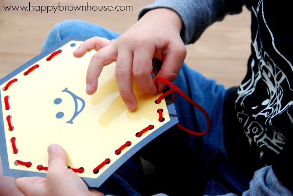 This free printable Lacing Shapes Busy Bag is perfect for strengthening fine motor skills and hand-eye coordination