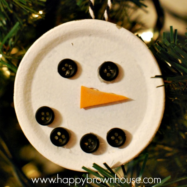 This adorable snowman ornament is made out of a canning or mason jar lid! What a clever idea. Mason Jar Lid Snowman Ornament made by kids.