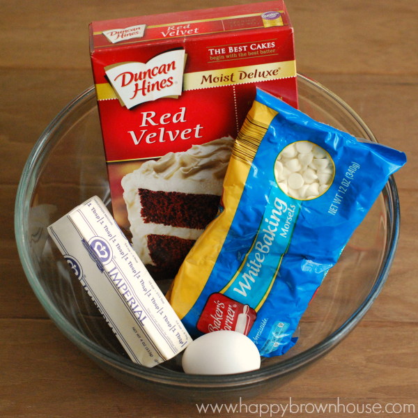 These Red Velvet Cake Mix Cookies are perfect for Christmas Cookie Exchanges. They're easy to make and yummy, too!