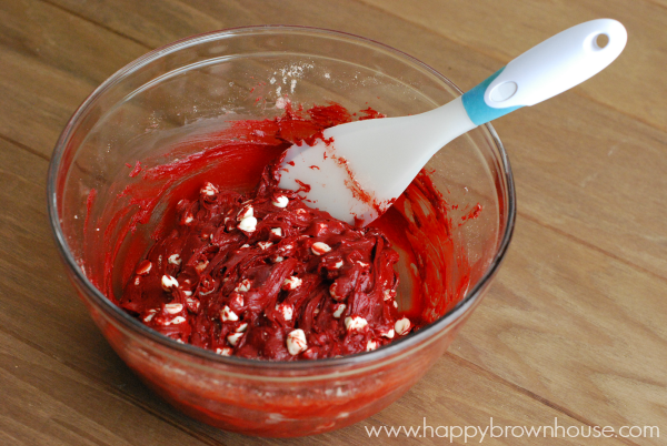 These Red Velvet Cake Mix Cookies are perfect for Christmas Cookie Exchanges. They're easy to make and yummy, too!