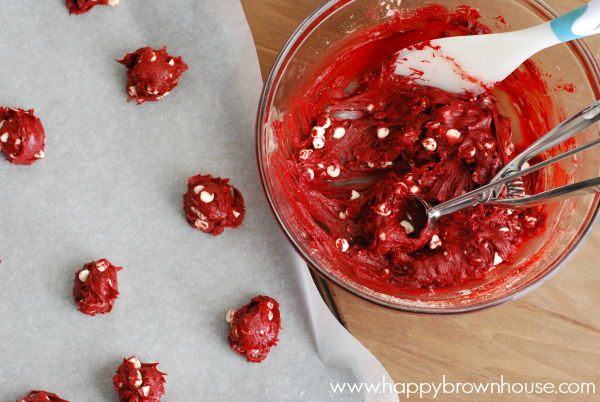 These Red Velvet Cake Mix Cookies are perfect for Christmas Cookie Exchanges. They're easy to make and yummy, too!