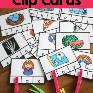 These Alphabet Beginning Sounds Clip Cards are a great way to practice matching letters and beginning sounds. These would make a great preschool busy bag.