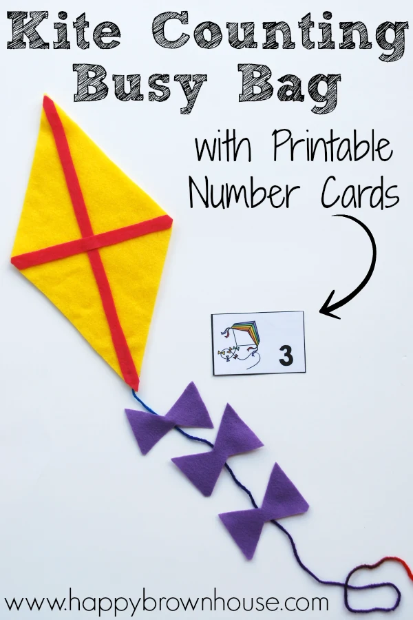 This Kite Counting Math Busy Bag for kids is a perfect way to help young preschoolers and kindergartners practice counting with one-to-one correspondence. Super simple game variations. Great early math activity for kids. #math #kids #education #learning #busybag #preschool #kindergarten