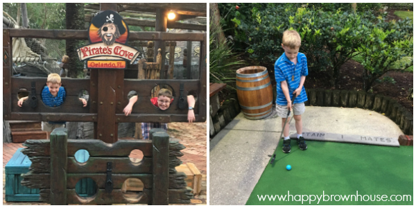 Pirate's Cove Adventure Golf is a fun way to spend an evening in Orlando, Florida. Perfect for an after dinner activity. Pirate's Cove has a fun mini golf holes and beautiful landscaping.