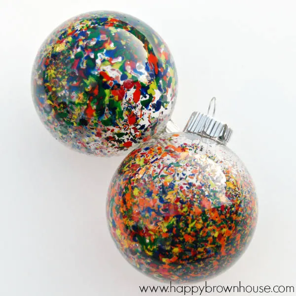 Make beautiful Melted Crayon Christmas Ornaments to hang on your tree. You only need a few materials for these gorgeous Christmas ornaments. Perfect for gifts for teachers, friends, or grandparents. These will look beautiful on your tree!