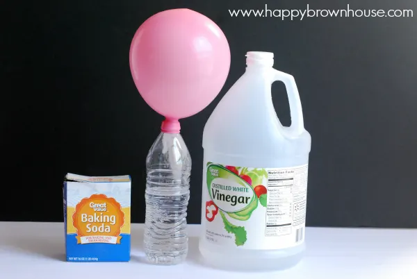 This fun balloon experiment teaches kids how to blow up a balloon with baking soda and vinegar. Kids will love to do this balloon science experiment! This would make an easy balloon science fair project. This science experiment for kids is will teach them how to blow up a balloon without your mouth.