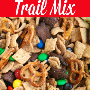This Teddy Bear Trail Mix is a super simple homemade snack mix that kids will love! Perfect for homemade gifts, long road trips, or special treats for family movie night. Let the kids help make it for an extra special treat. #snack #recipe #travel #christmas #homemadegift #treat #teddybear