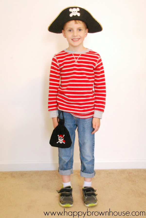Let kids dress up like a pirate and engage in dramatic play with this quick and easy pirate costume.